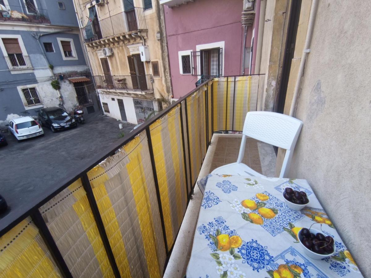 Cortile Pantaleone Holiday Home Catania Bagian luar foto