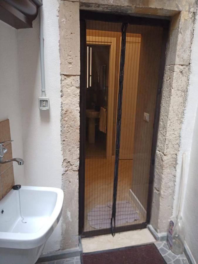 Cortile Pantaleone Holiday Home Catania Bagian luar foto