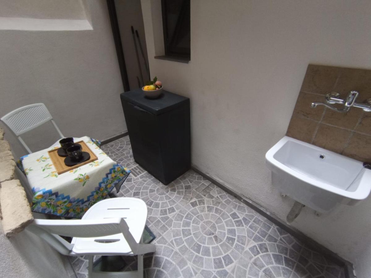Cortile Pantaleone Holiday Home Catania Bagian luar foto