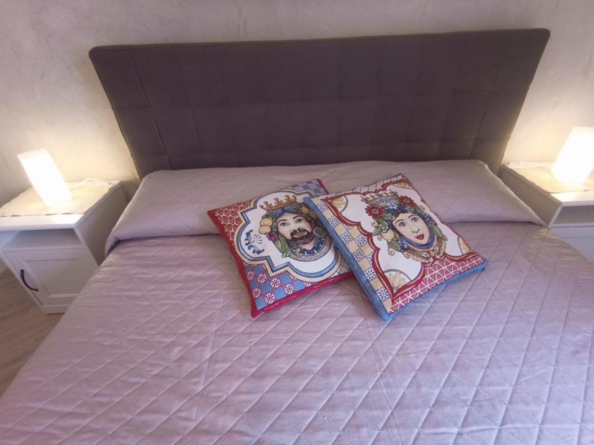 Cortile Pantaleone Holiday Home Catania Bagian luar foto